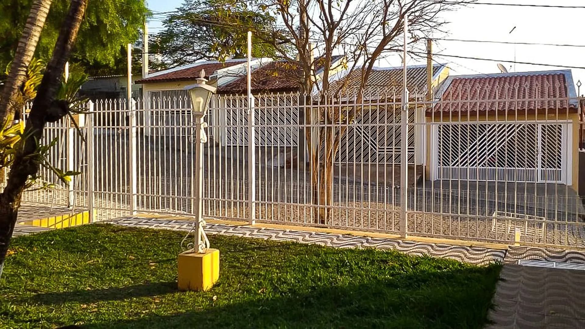 Casa em Bairro para Venda