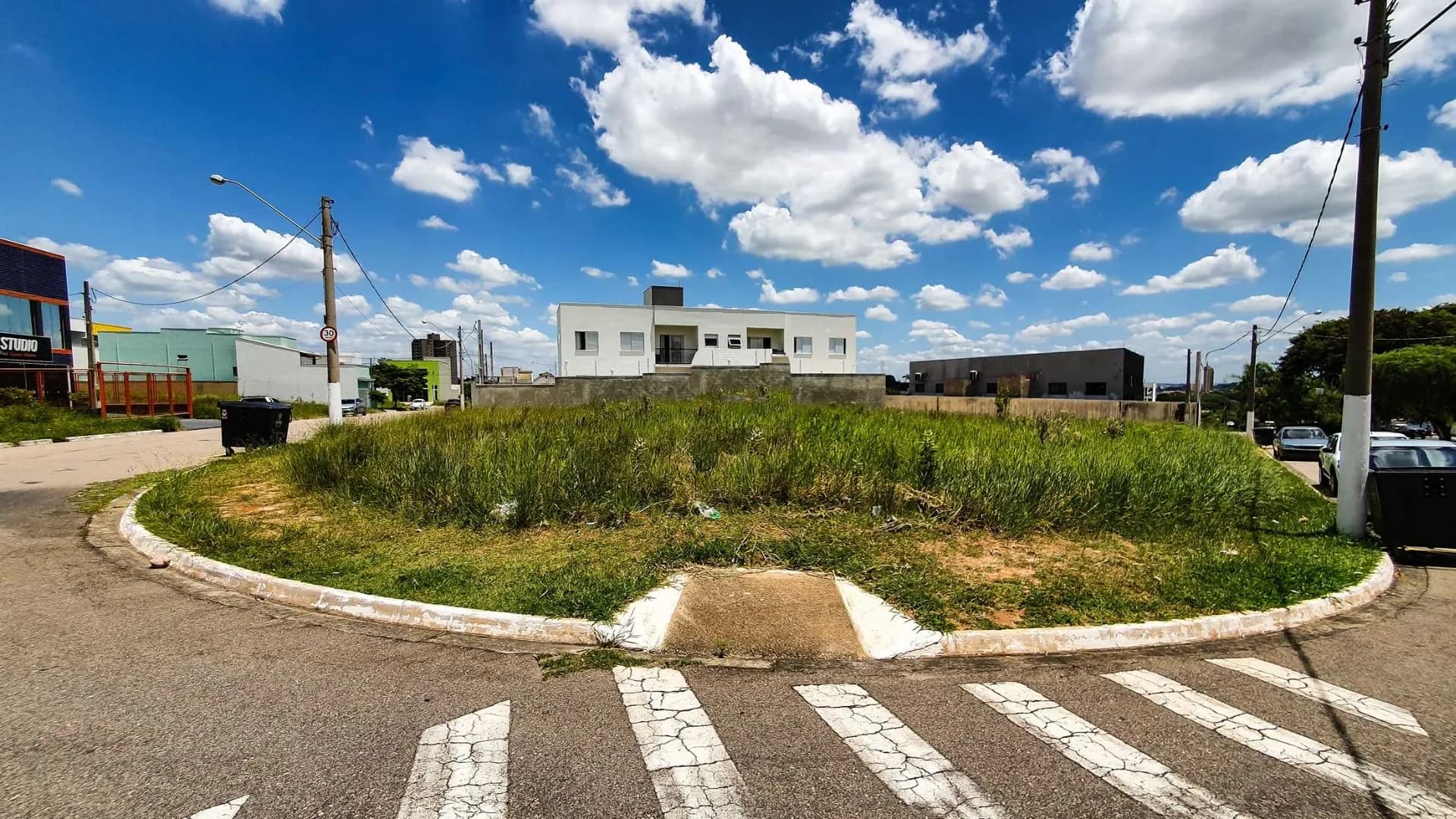 Terreno em Bairro para Venda