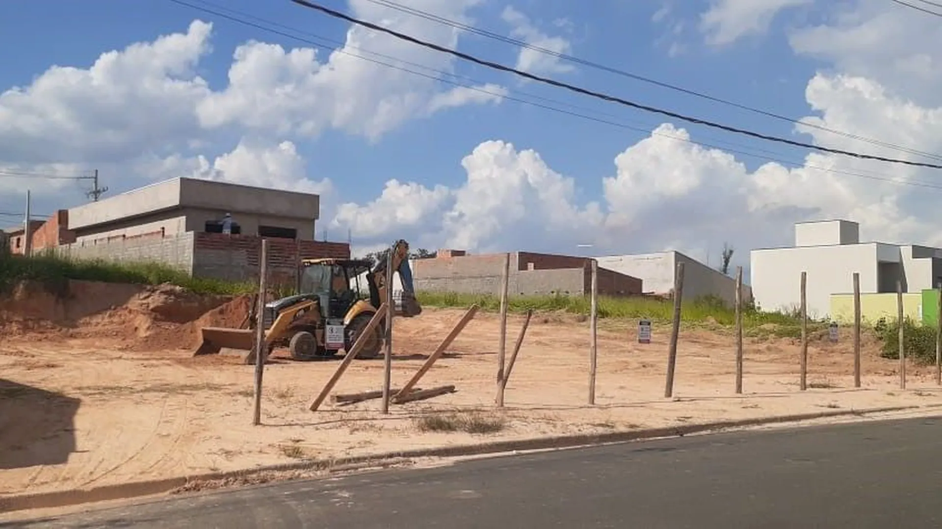 Terreno em Bairro para Venda