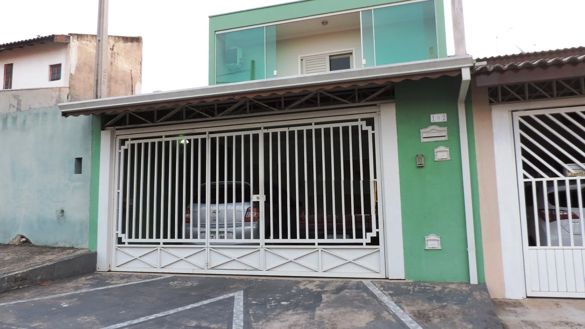 Casa em Bairro para Venda