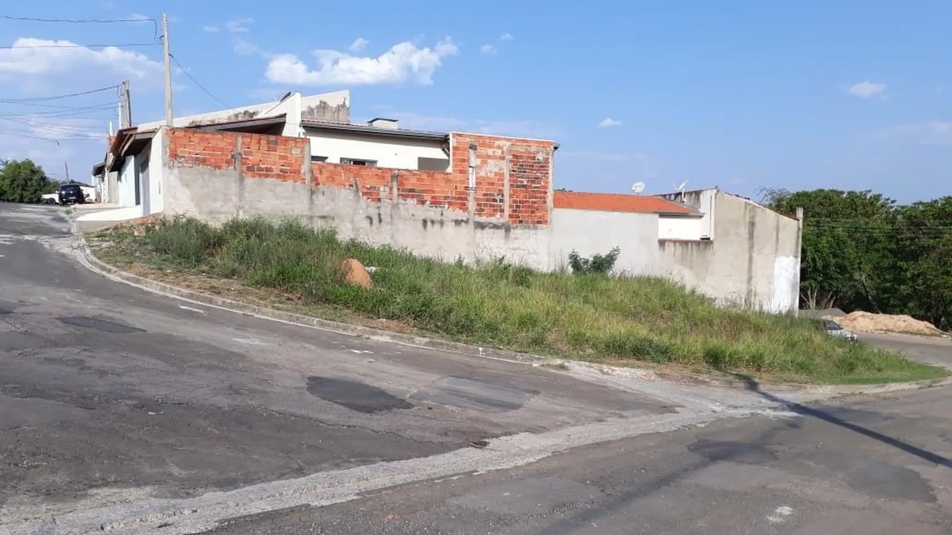 Terreno em Bairro para Venda