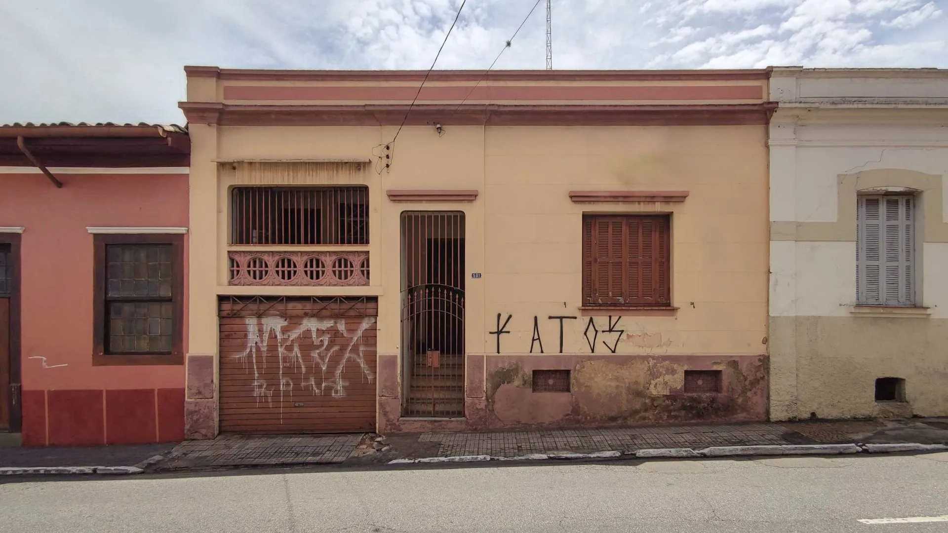 Casa em Bairro para Venda