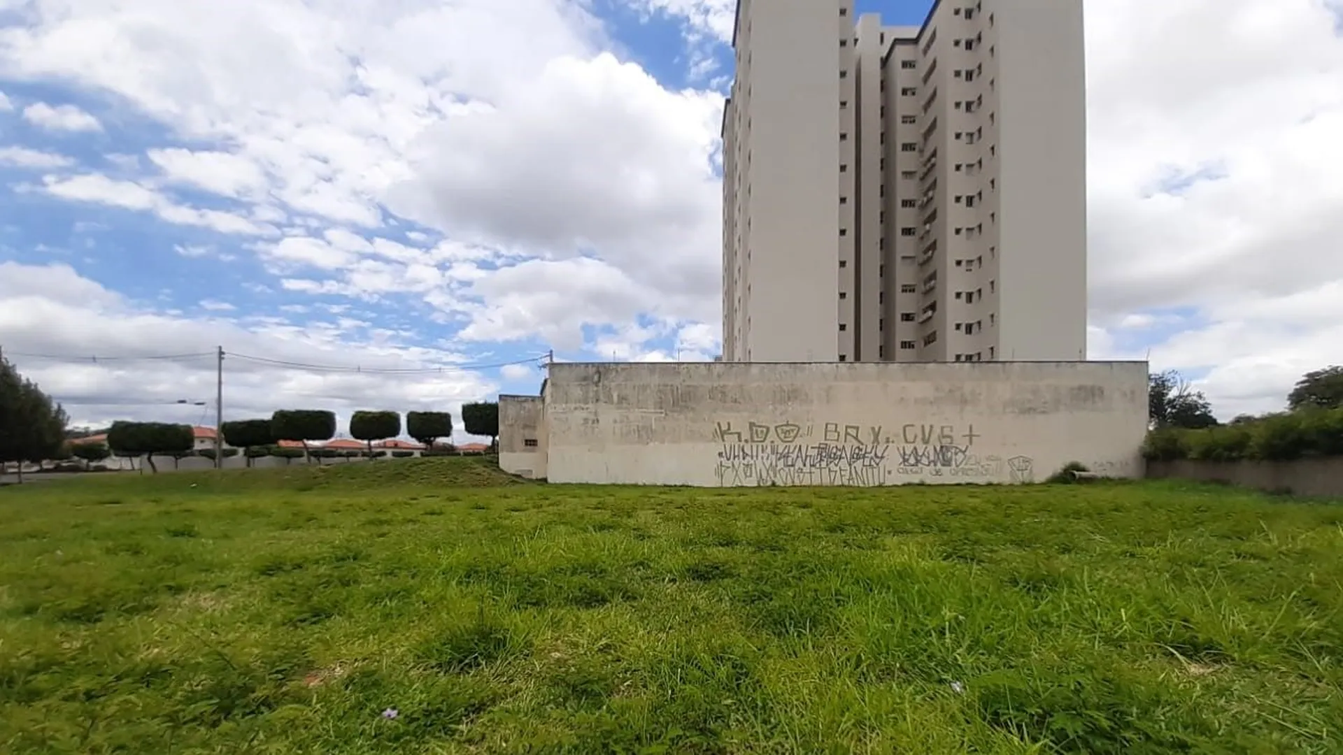 Terreno em Bairro para Venda