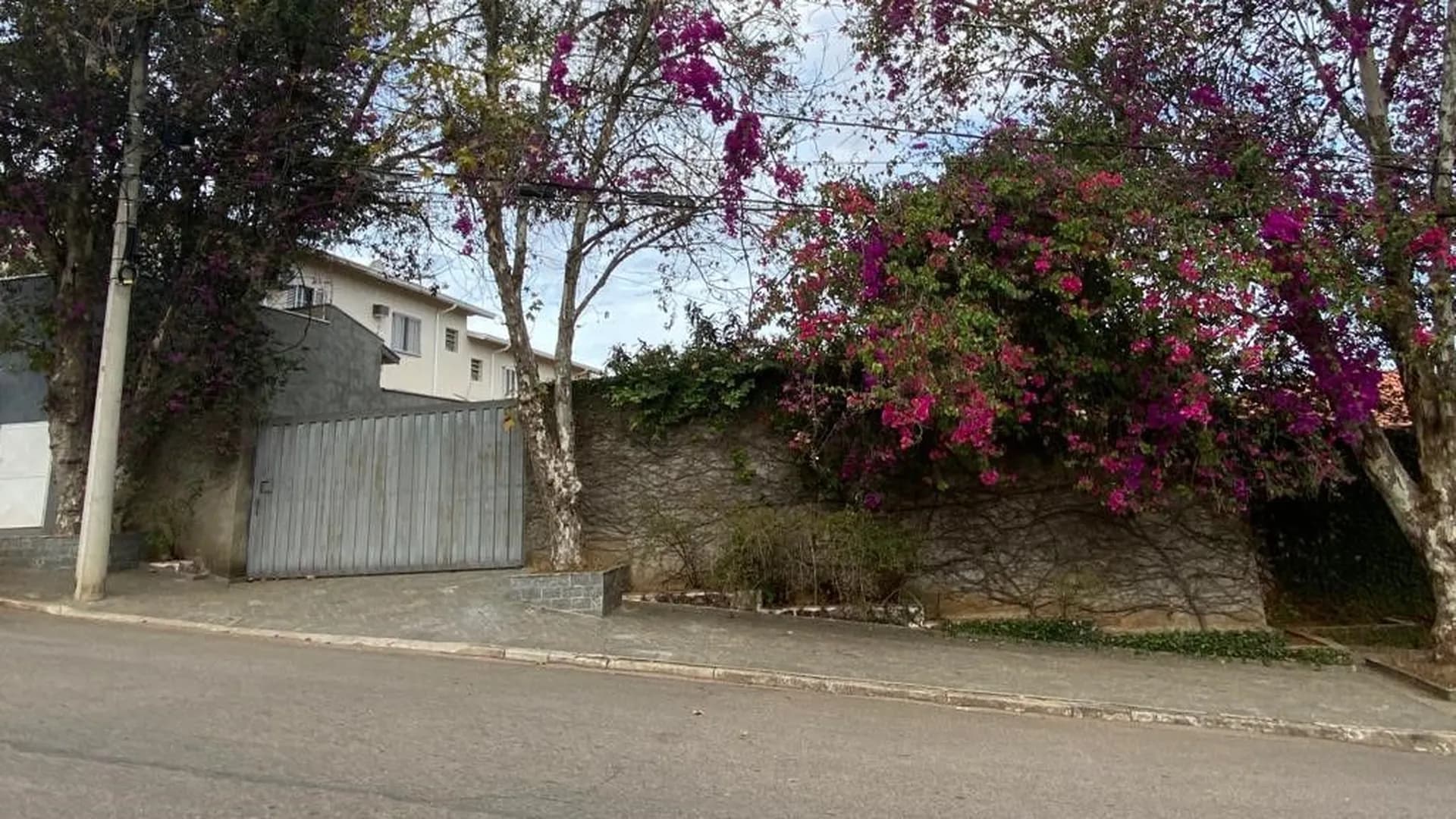 Terreno em Bairro para Venda