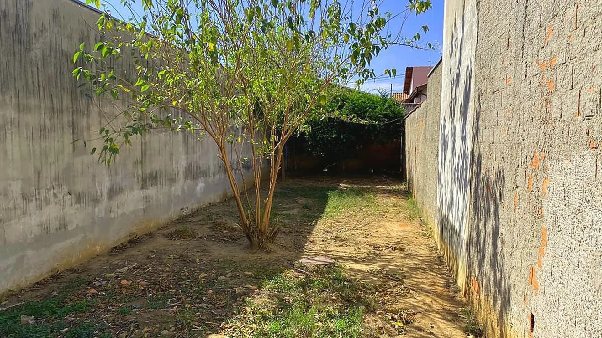 Terreno em Bairro para Venda