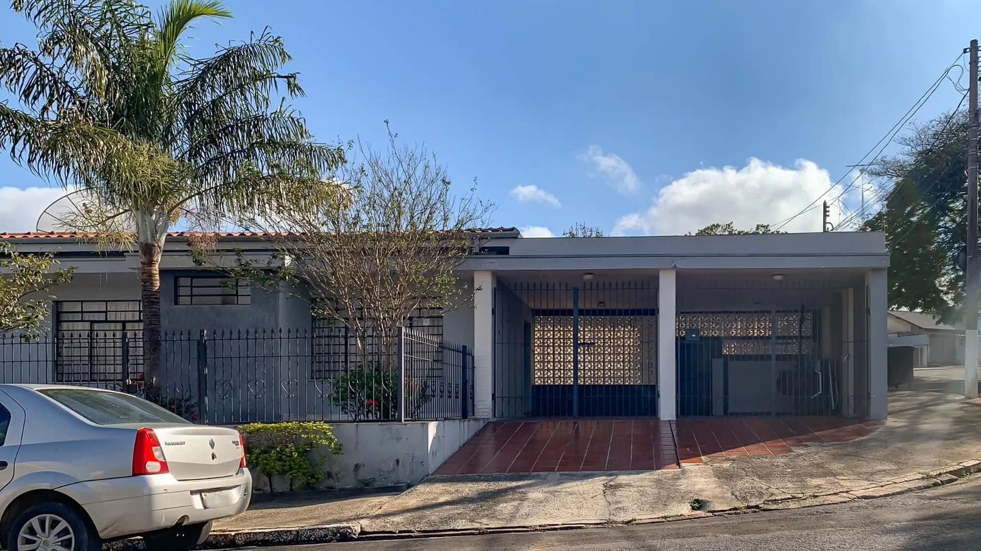 Casa em Bairro para Venda