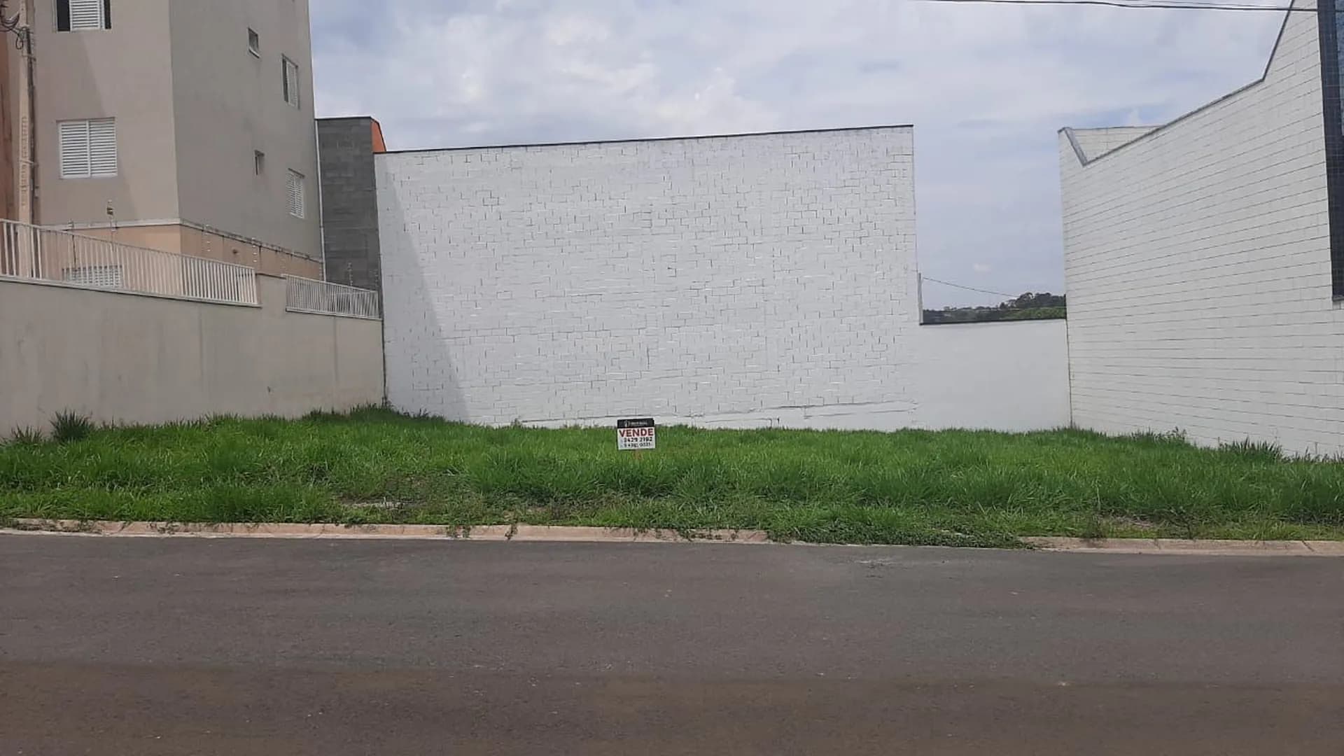 Terreno em Bairro para Venda