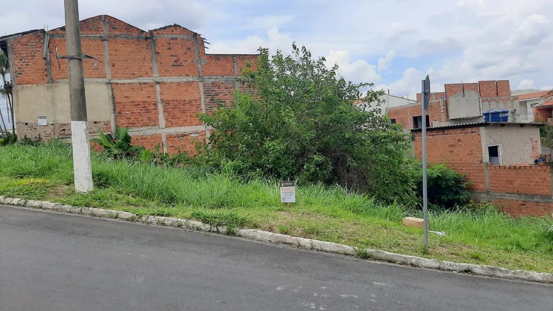 Terreno em Bairro para Venda