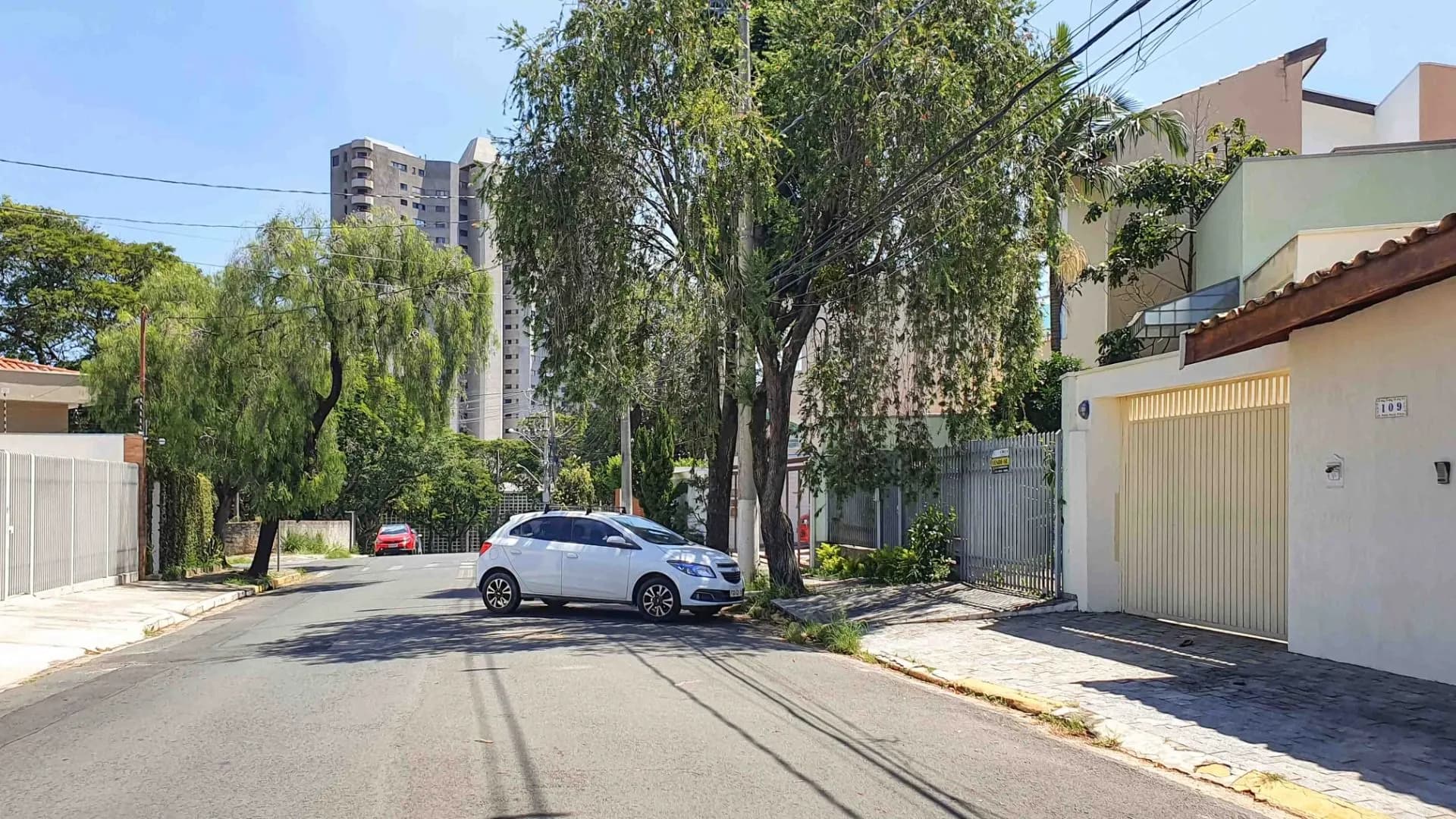 Casa em Bairro para Venda