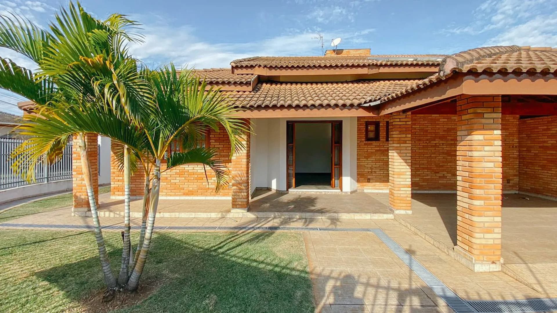 Casa em Bairro para Venda ou Aluguel
