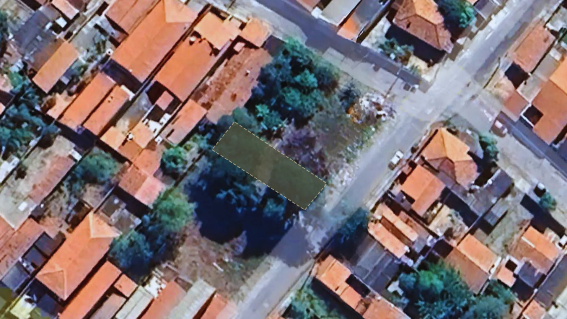 Terreno em Bairro para Venda