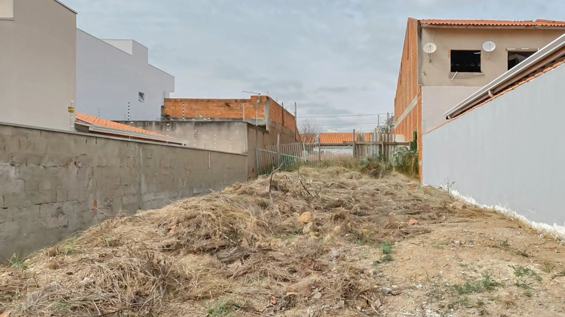 Terreno em Bairro para Venda