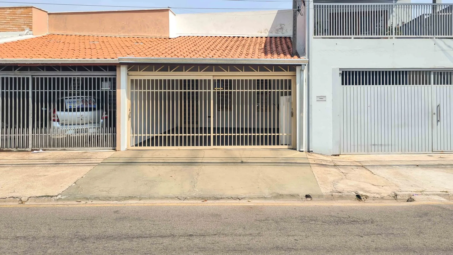 Casa em Bairro para Venda