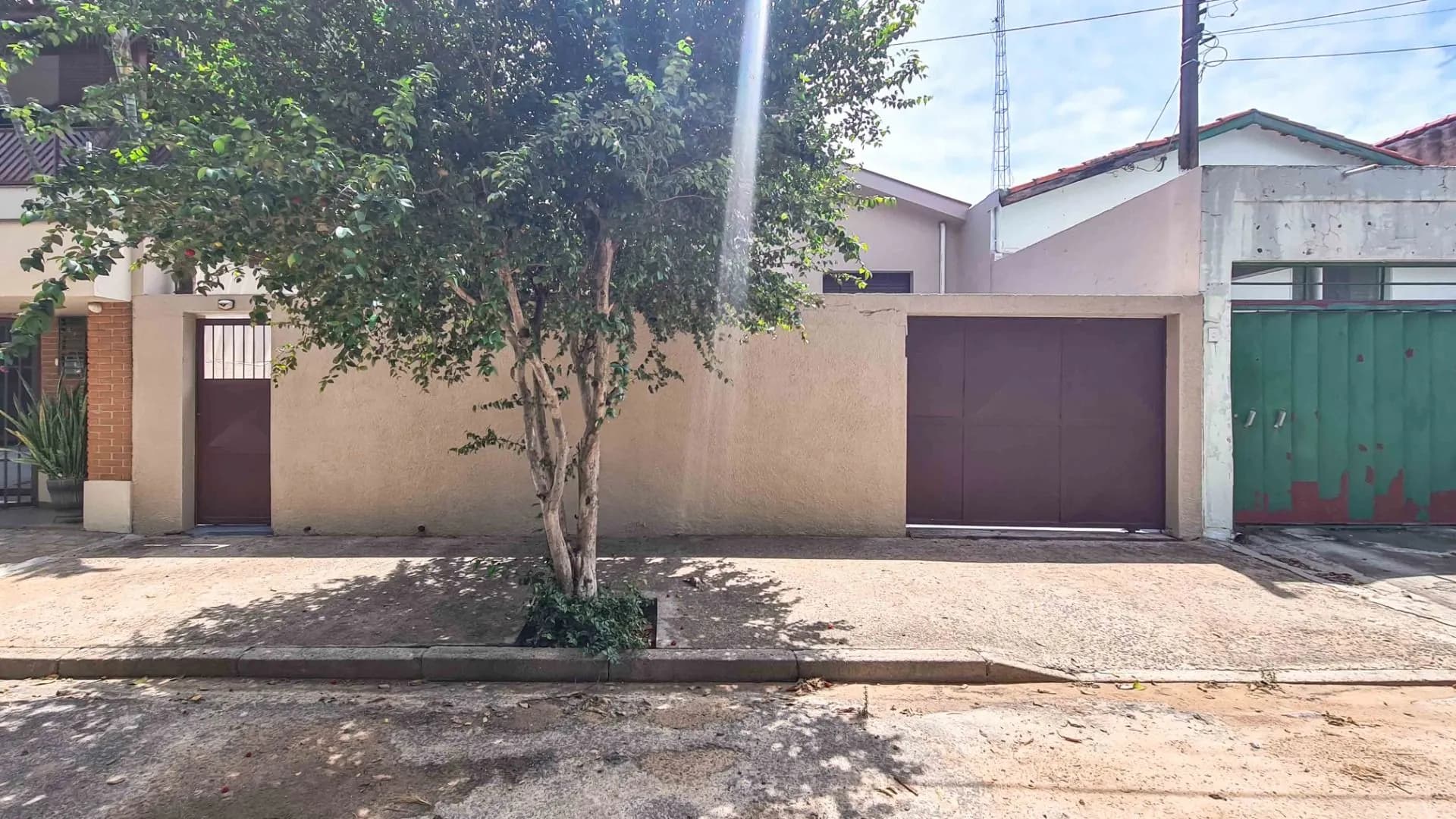 Casa em Bairro para Venda