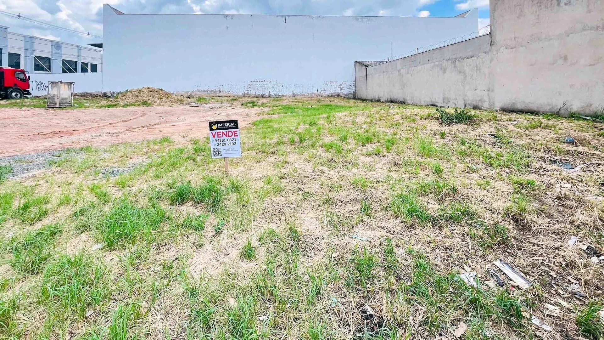 Terreno em Bairro para Venda