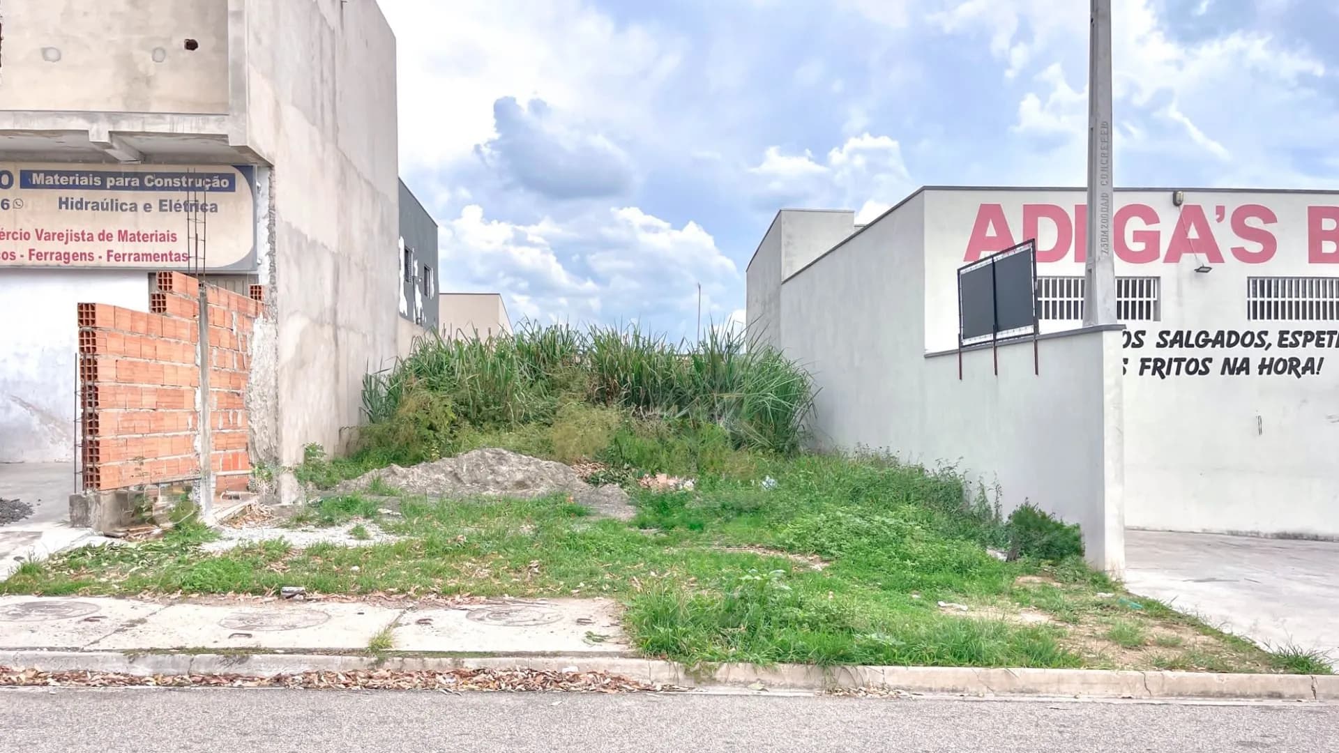 Terreno em Bairro para Venda