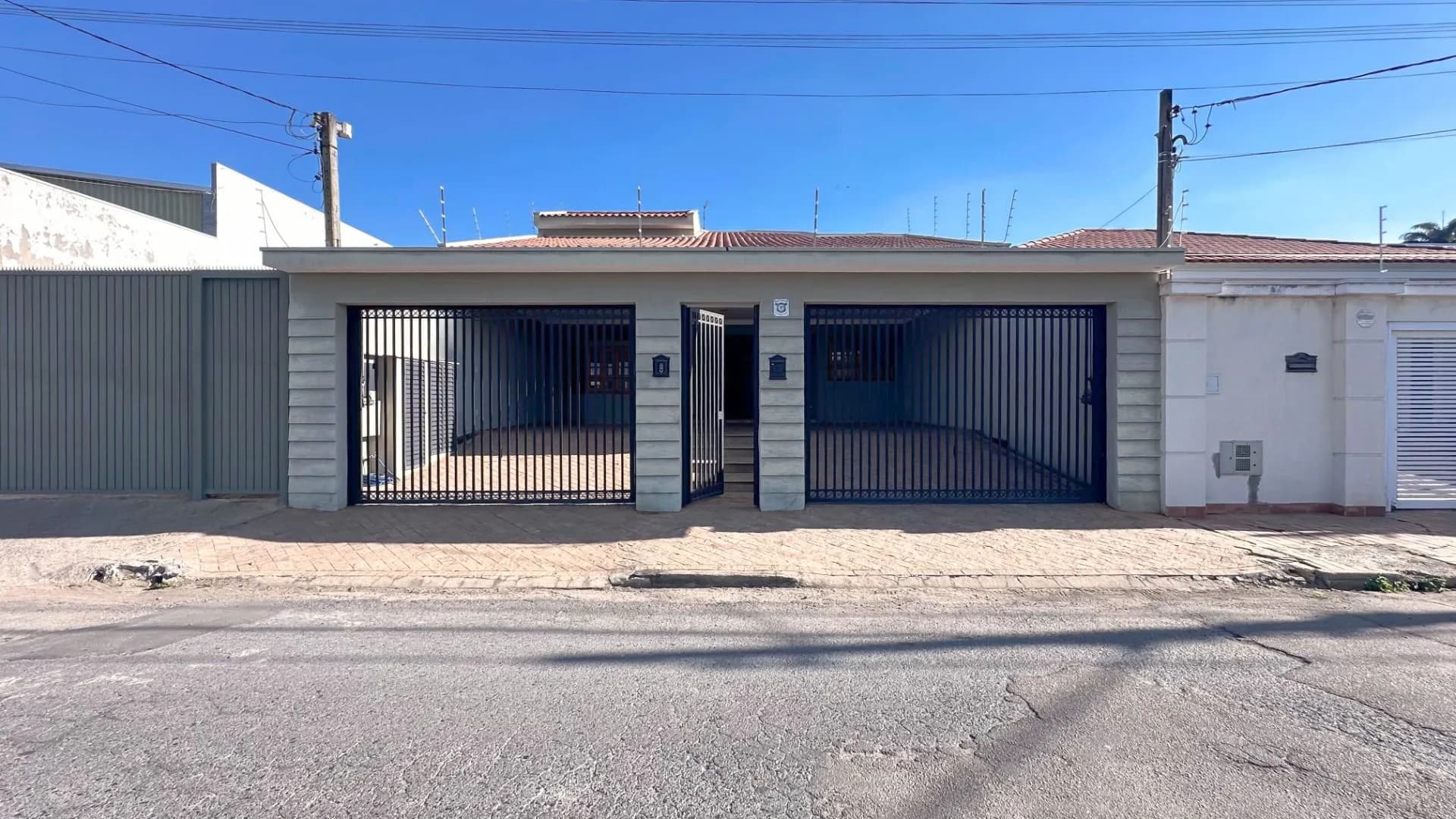 Casa em Bairro para Venda