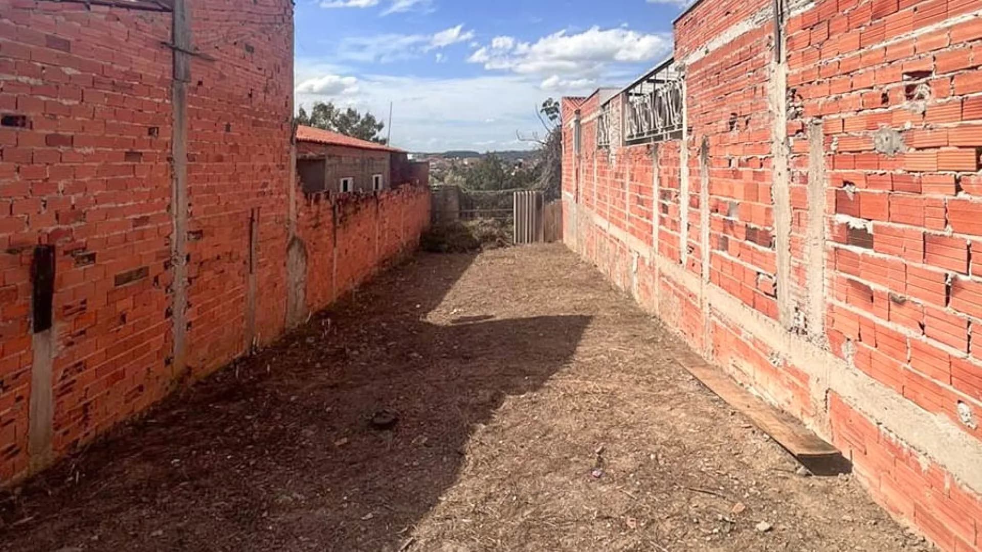 Terreno em Bairro para Venda