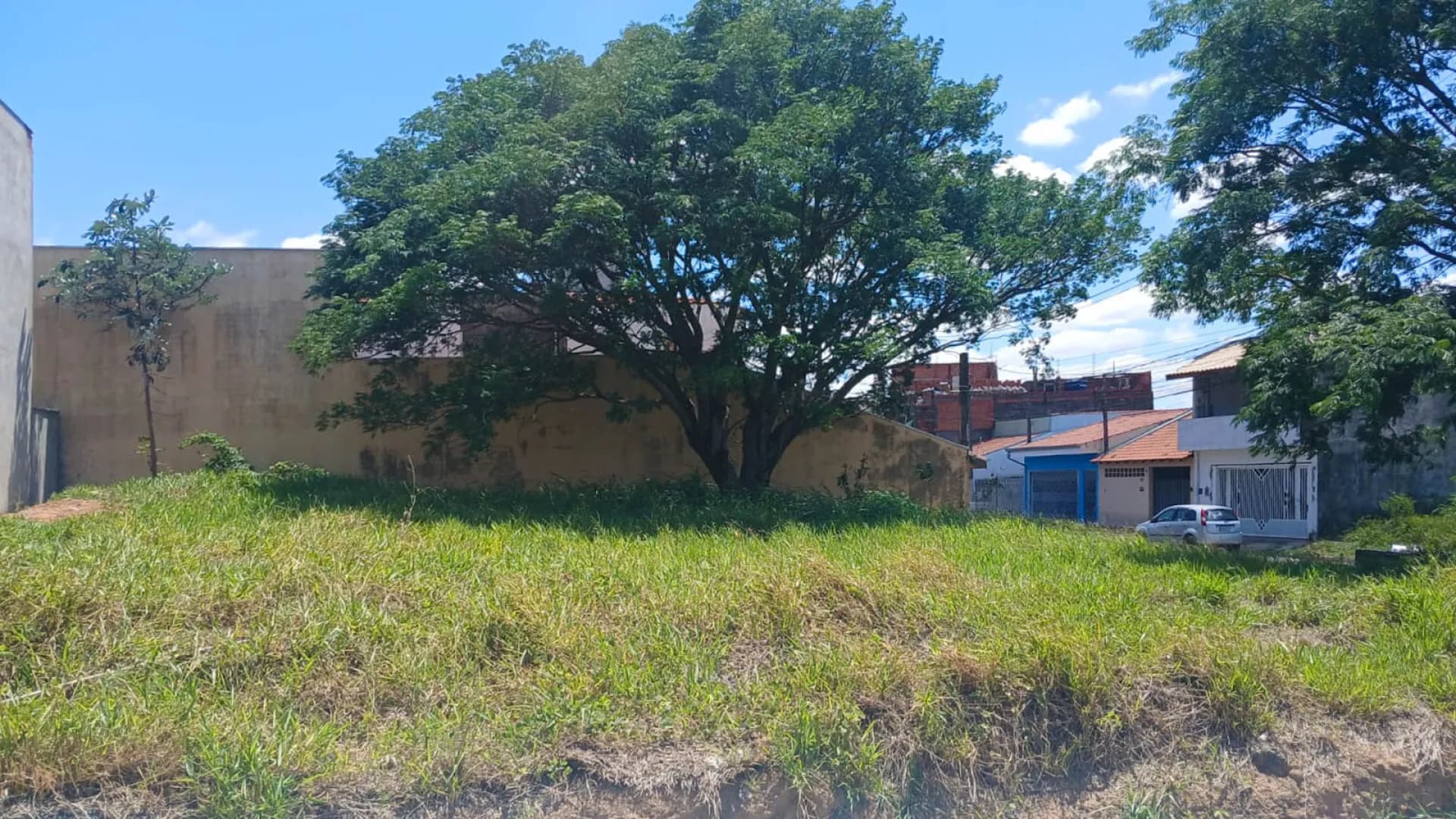 Terreno em Bairro para Venda