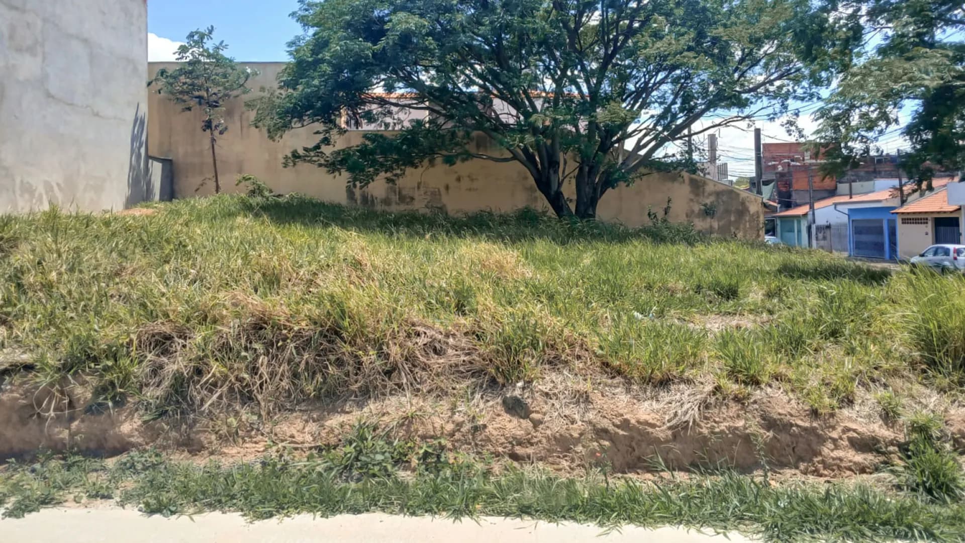 Terreno em Bairro para Venda