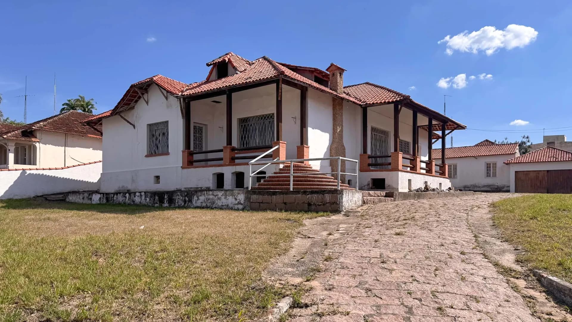 Casa em Bairro para Aluguel