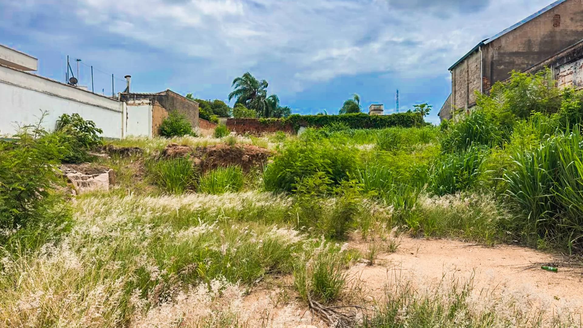 Terreno em Bairro para Venda