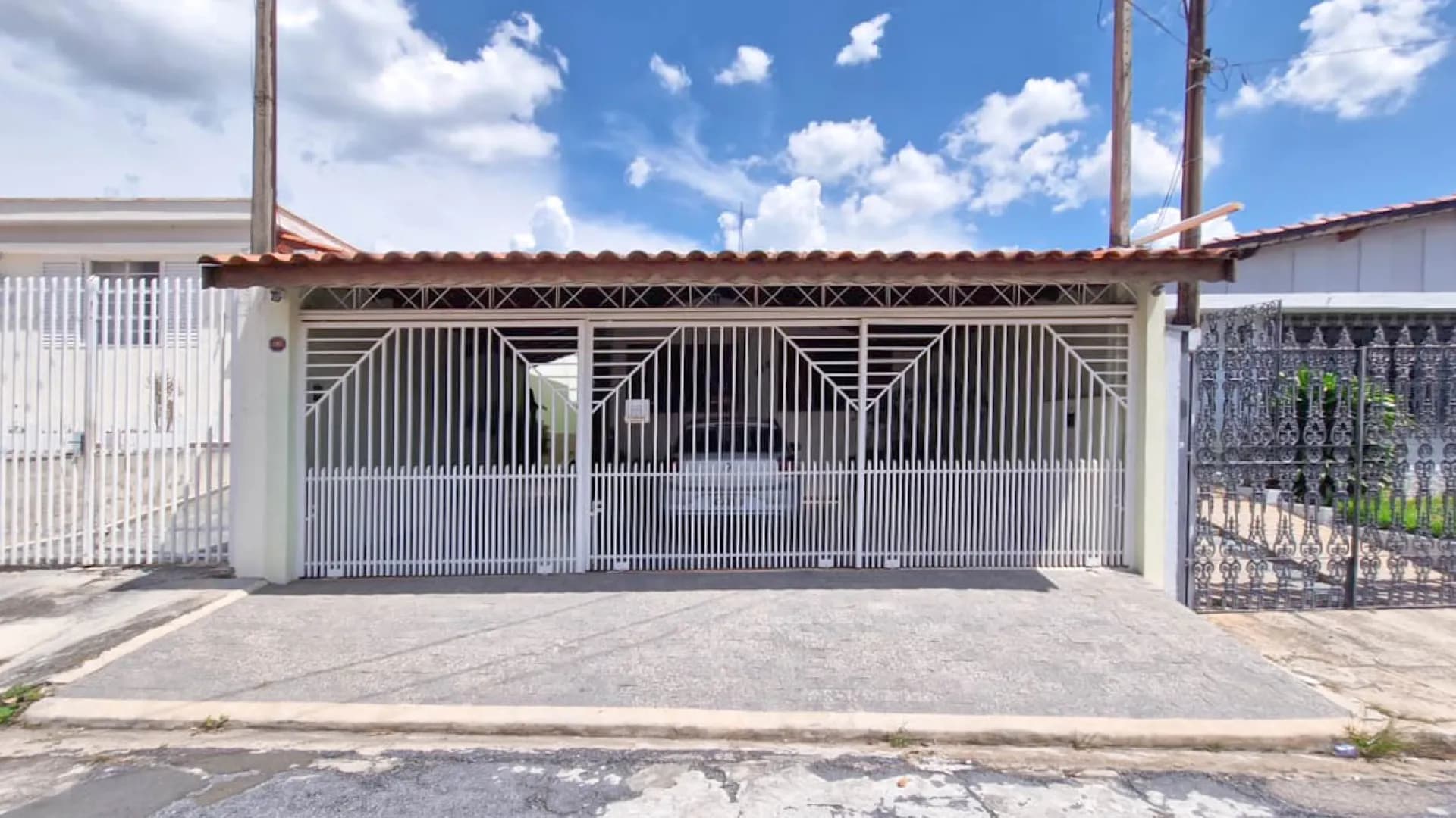Casa em Bairro para Venda