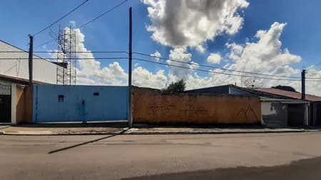 Terreno em Bairro para Venda