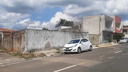 Terreno em Bairro para Venda