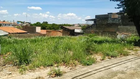 Terreno em Bairro para Venda