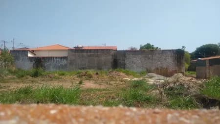 Terreno em Bairro para Venda