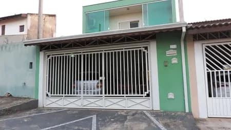 Casa em Bairro para Venda