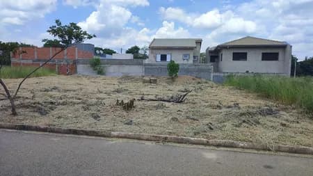 Terreno em Bairro para Venda