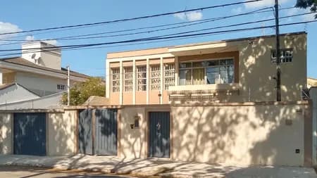 Casa em Bairro para Venda
