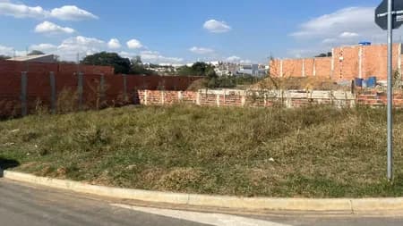 Terreno em Bairro para Venda