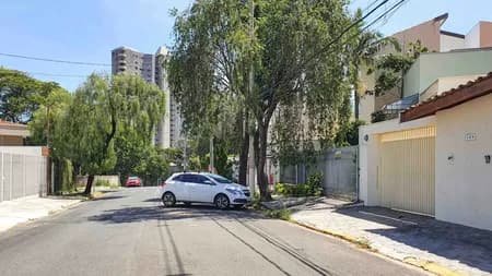 Casa em Bairro para Venda