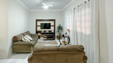 Casa em Bairro para Venda