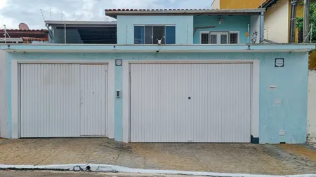 Casa em Bairro para Venda