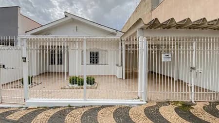 Casa em Bairro para Venda