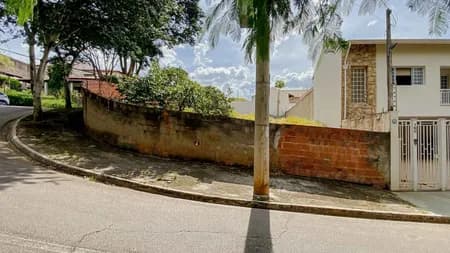 Terreno em Bairro para Venda