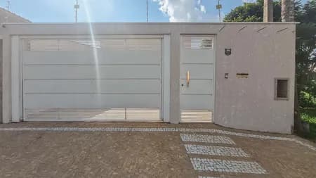 Casa em Bairro para Venda