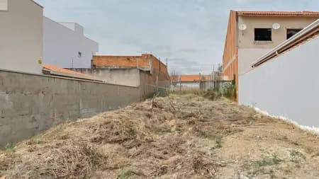Terreno em Bairro para Venda