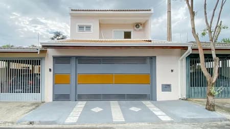 Casa em Bairro para Venda