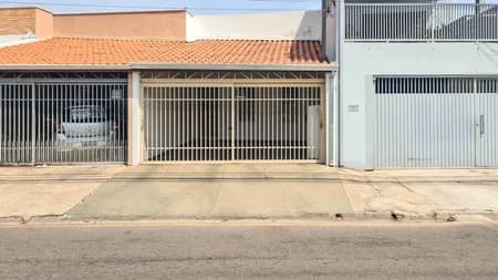 Casa em Bairro para Venda