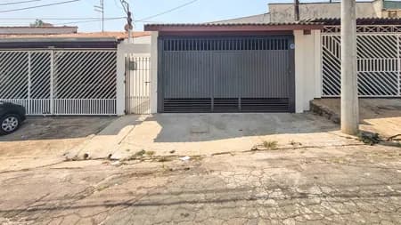 Casa em Bairro para Venda