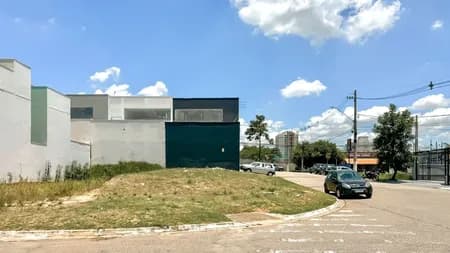 Terreno em Bairro para Venda