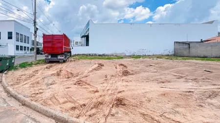 Terreno em Bairro para Venda