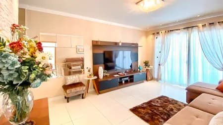 Casa em Bairro para Venda