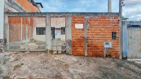 Casa em Bairro para Venda