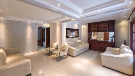 Casa em Bairro para Venda